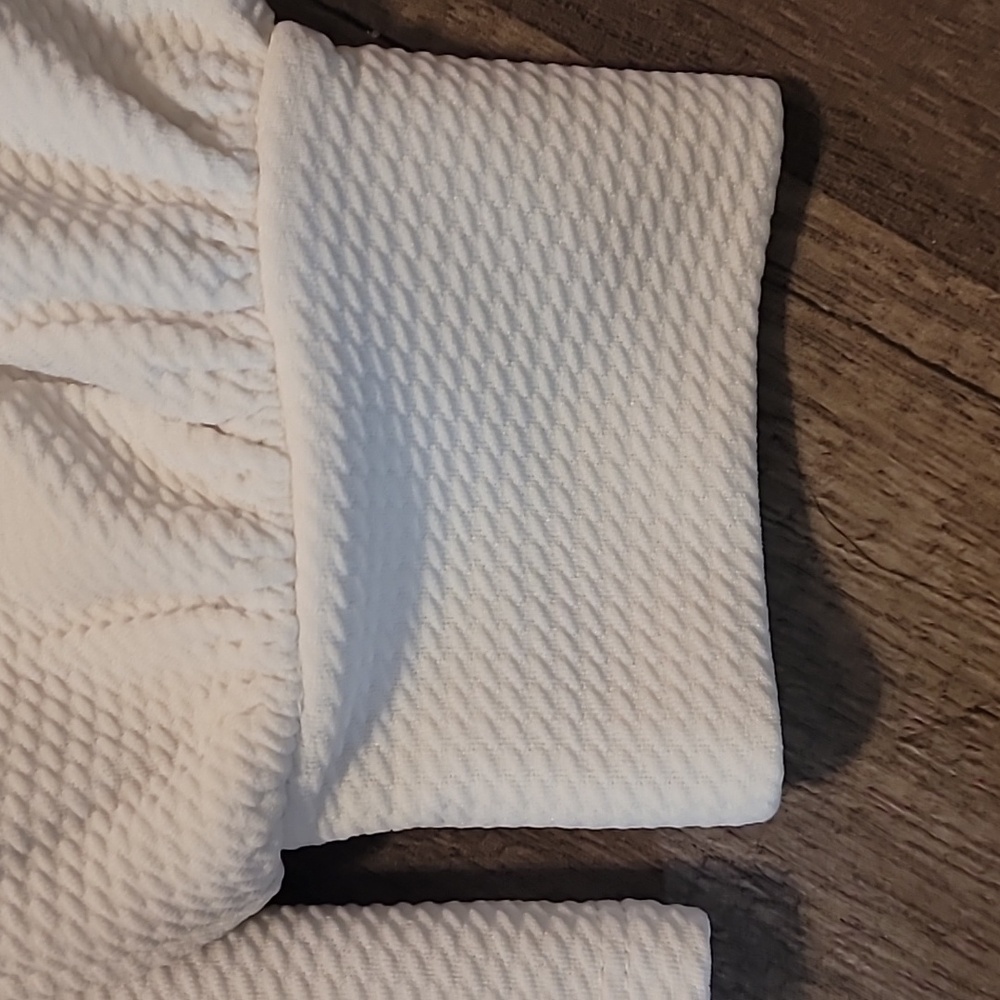 Express Textured Cream Top - Picture 3 of 4